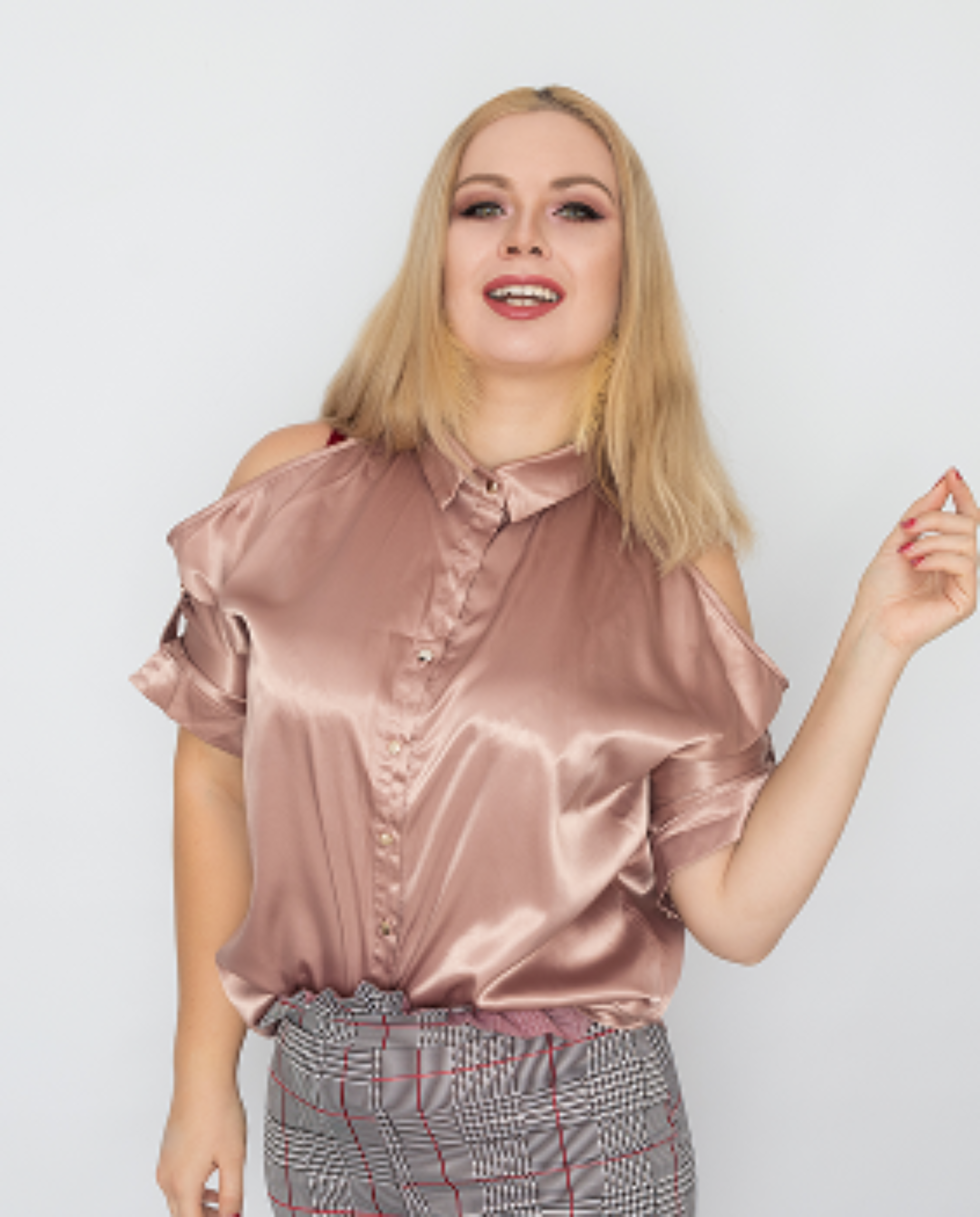 Blusa satinada con detalles elegantes