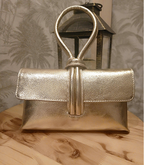 Bolso de mano dorado